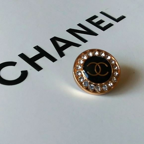 One Authentic CHANEL Button - Picture 3 of 7